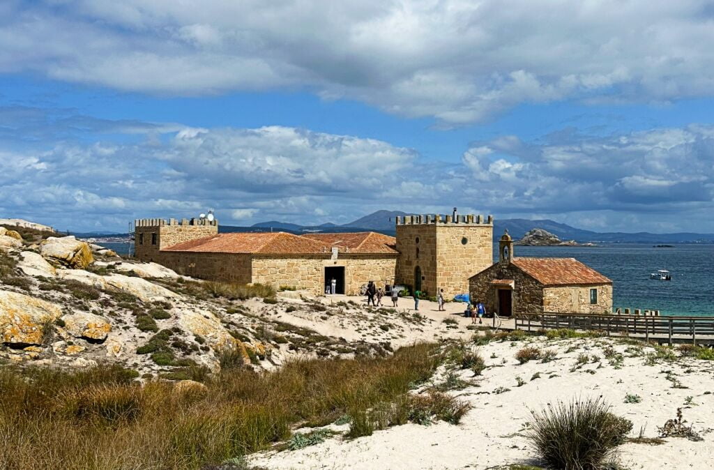 Visitar la isla de Sálvora: una de las actividades en O Grove más auténticas y desconocidas