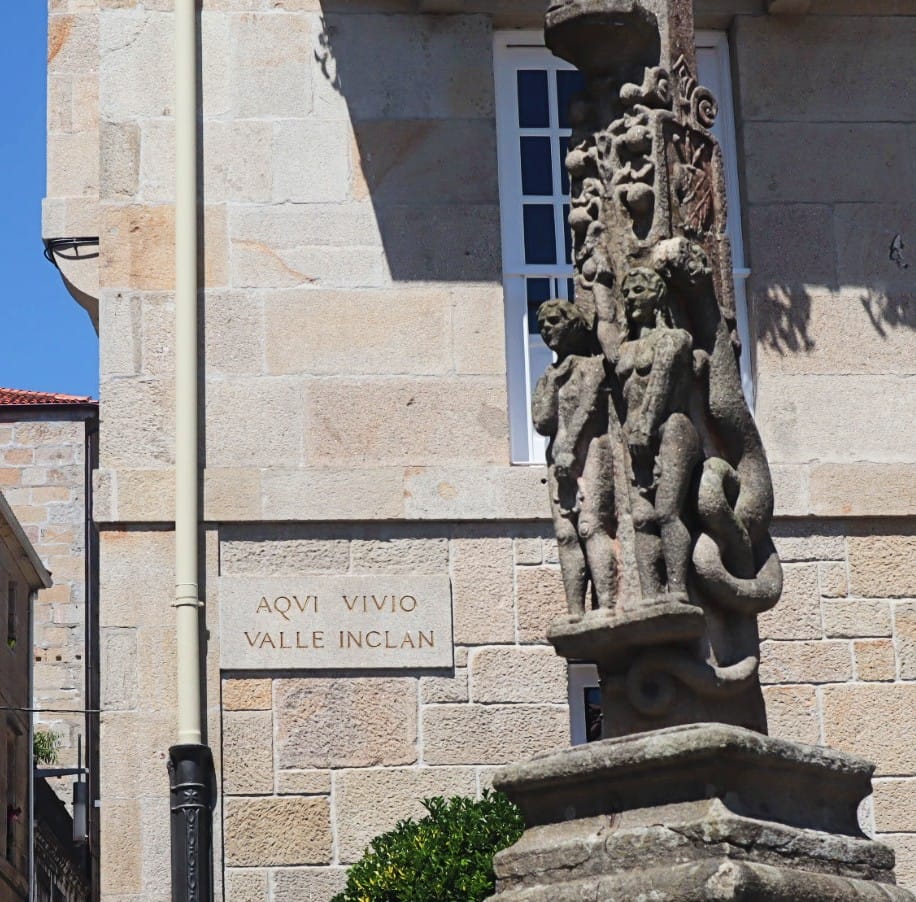 Cruceiro de la Plaza de las Cinco Calles, Pontevedra